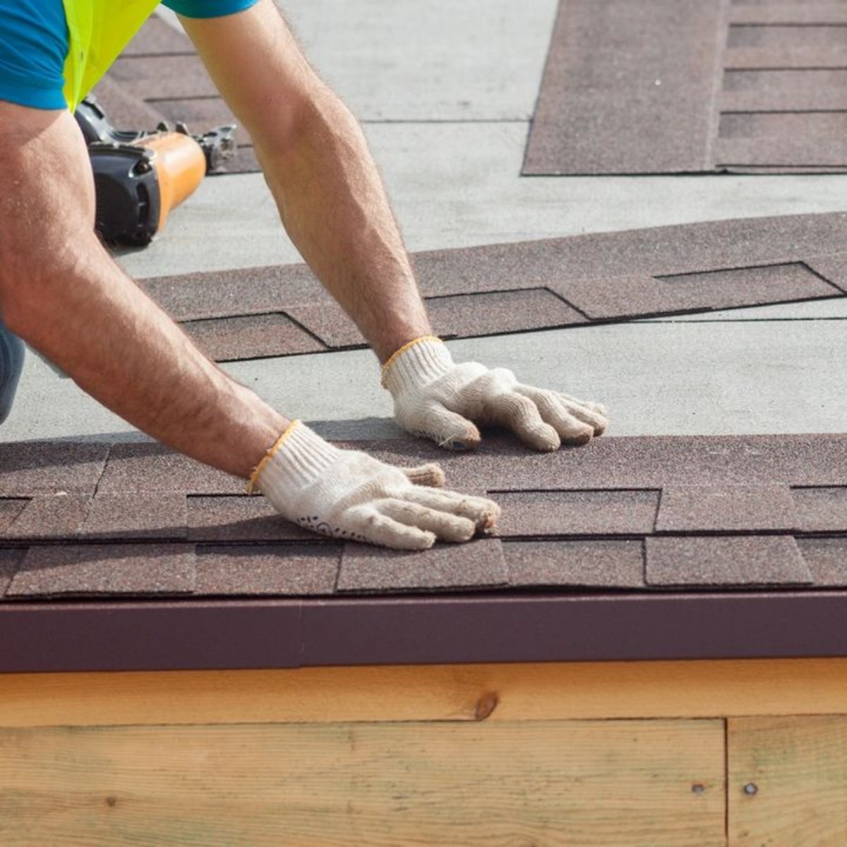 What is the average cost to replace a roof?